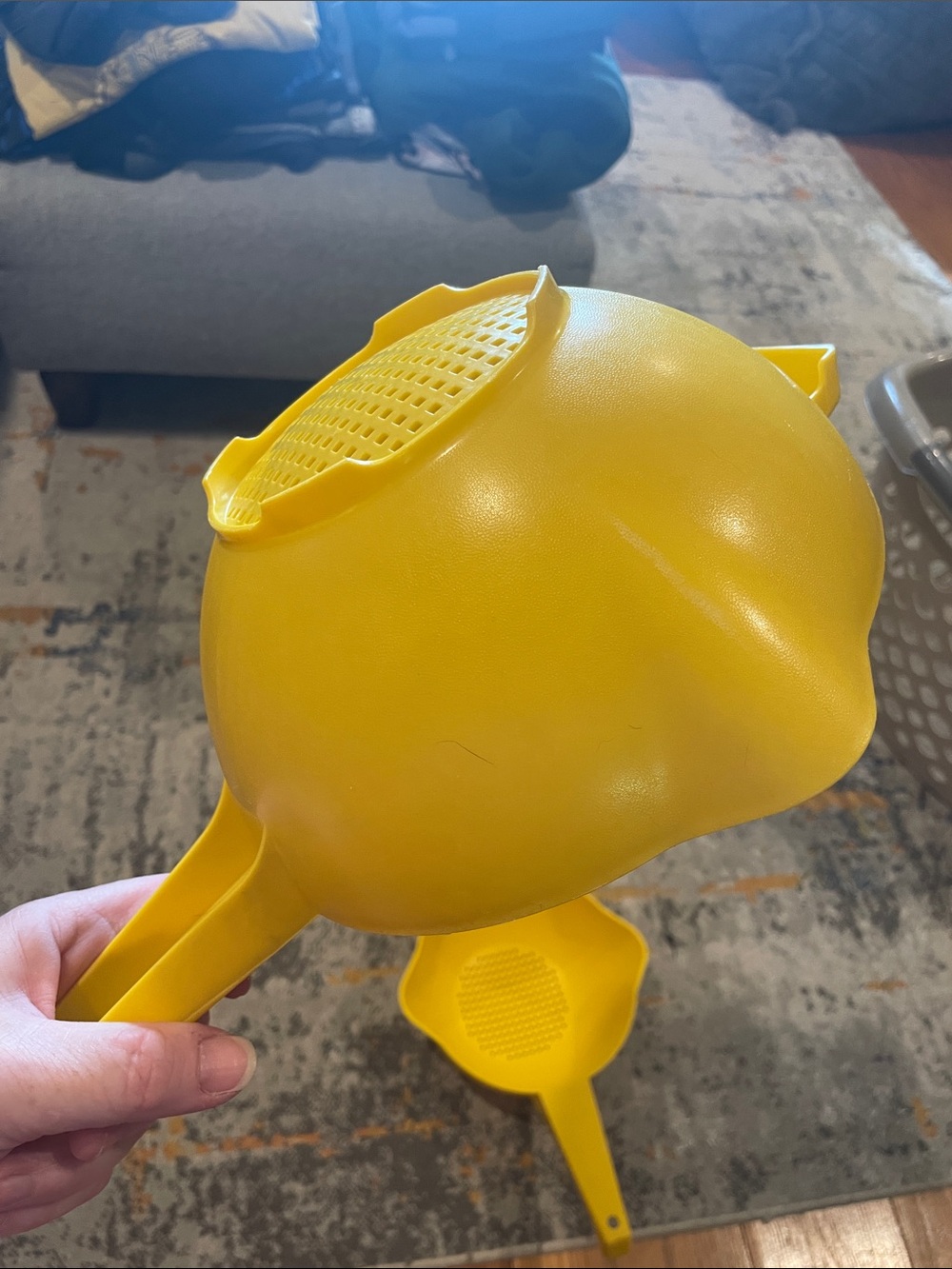 Tupperware Bright Yellow Plastic Strainers - Set of 2 - Picture 4 of 4